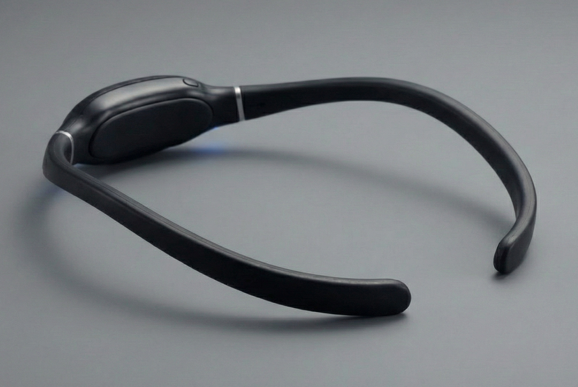 Black neckband device on a gray background